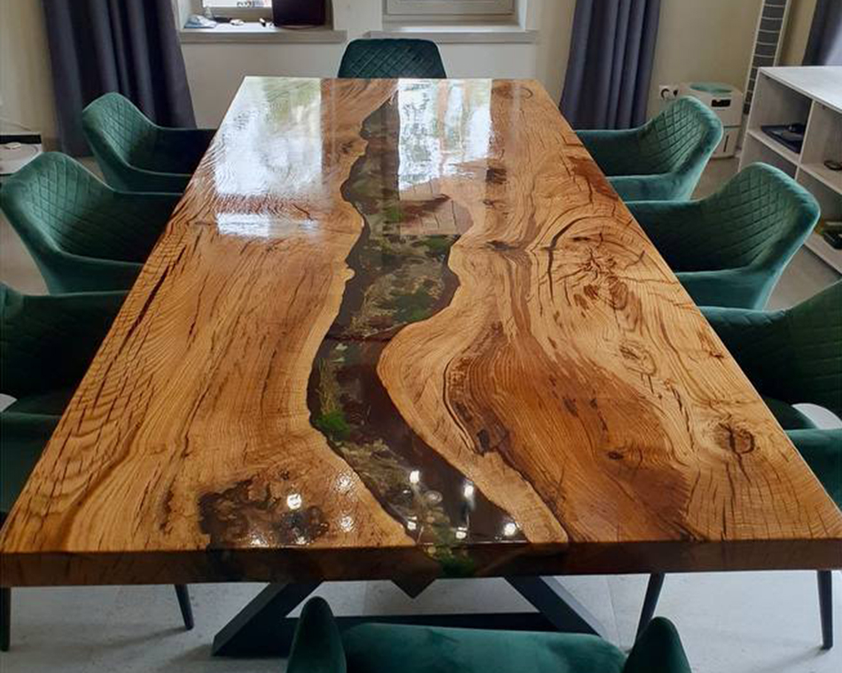 Большой стол с фирменным дизайном 2