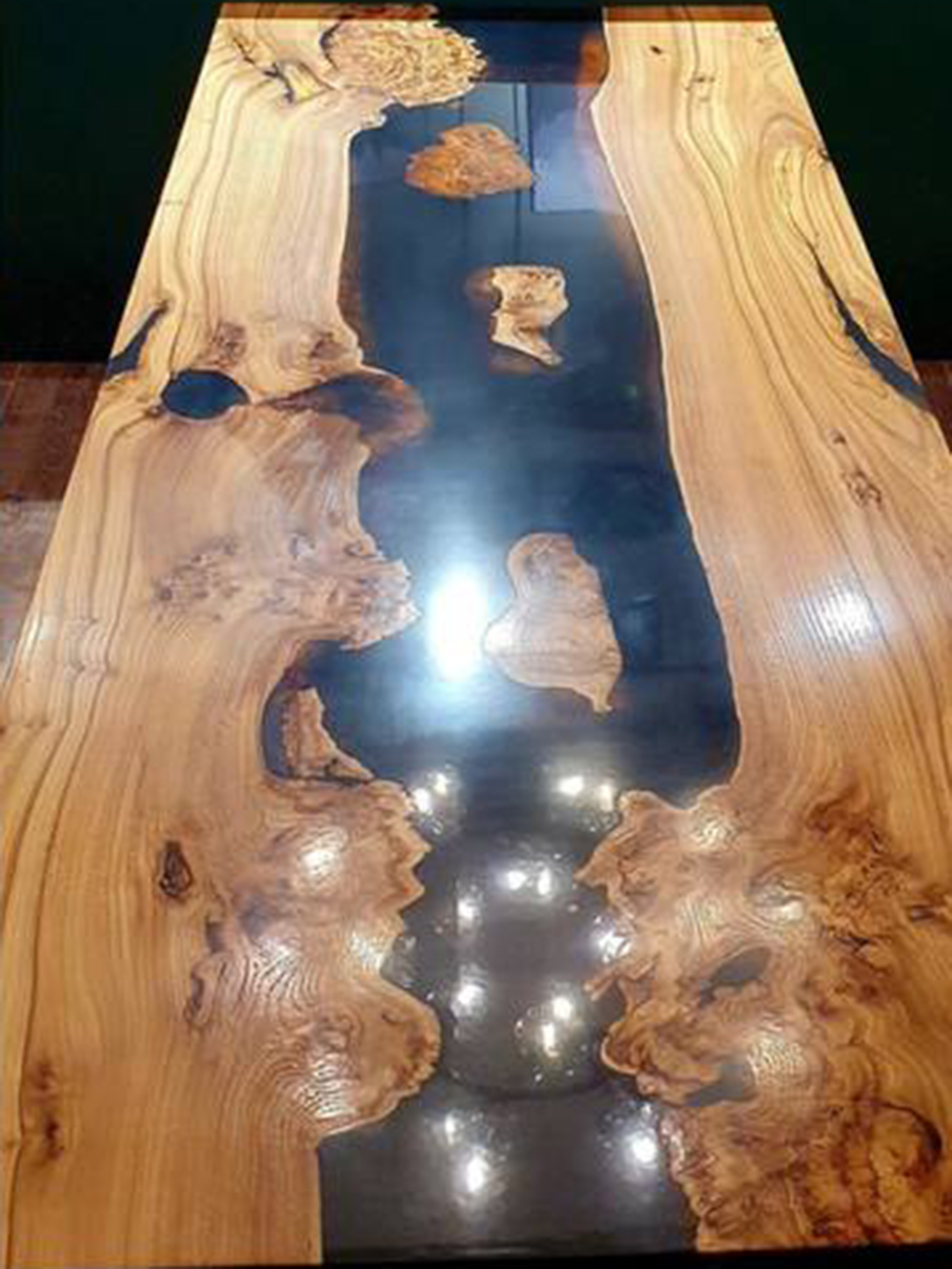 Стол из карагача со смолой