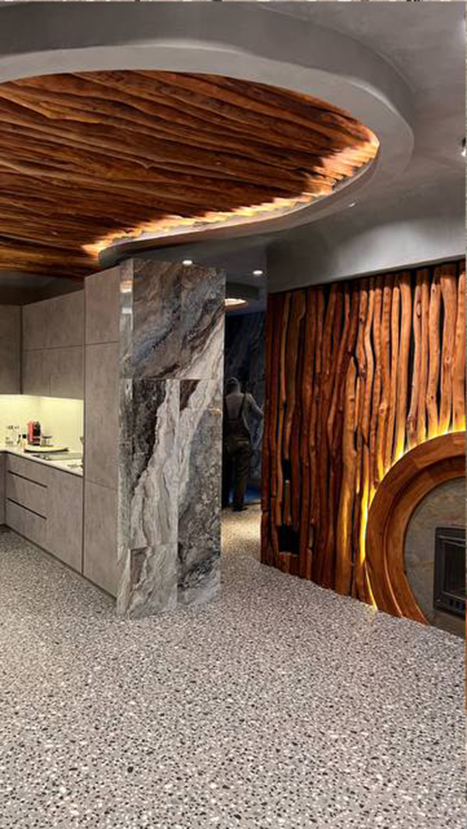 Комплект: стол из лиственницы со скамейками + стол из скального дуба + стены и люстра из столбов карагача 7