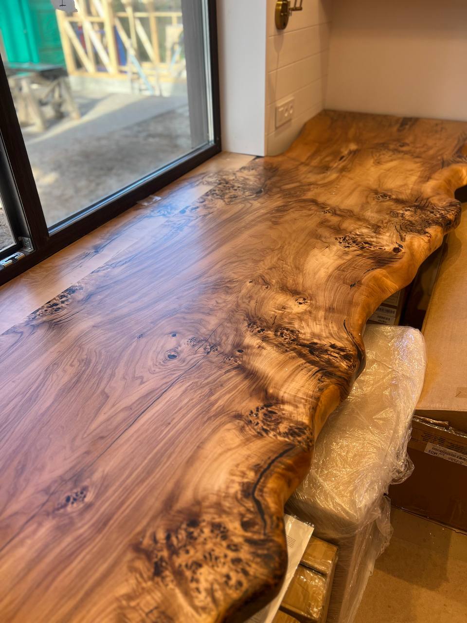 Столешница из цельного капового слэба 3