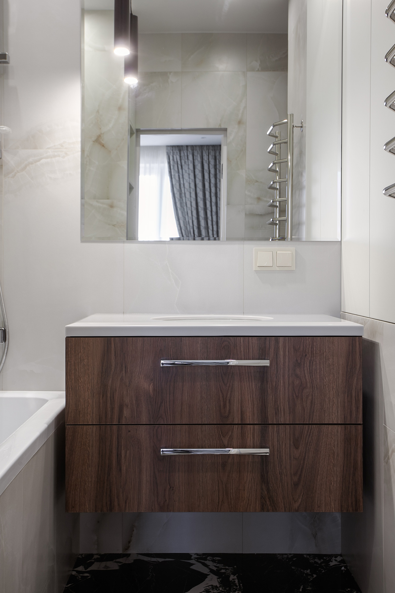 Комплект: тумба под раковину + полки