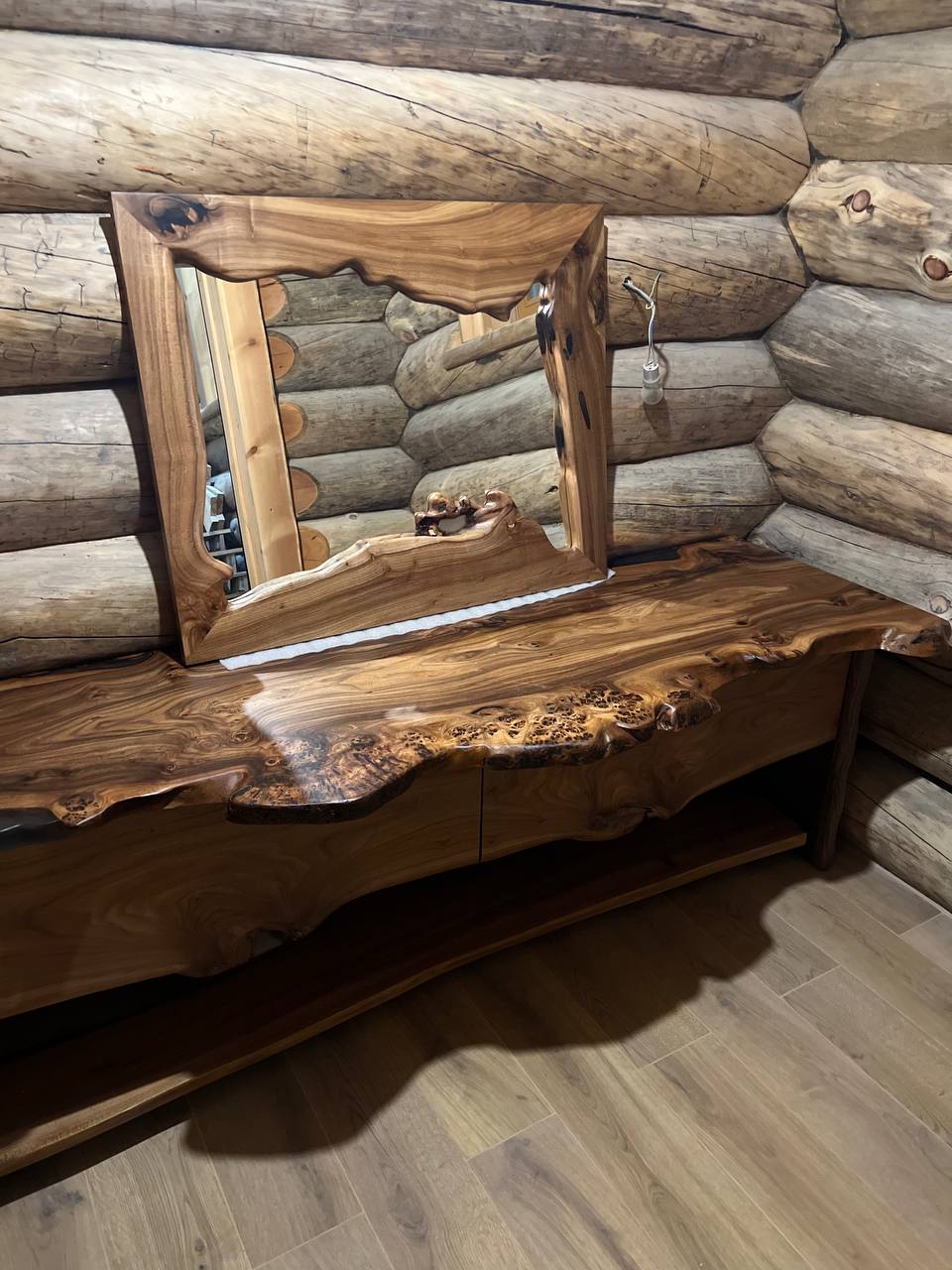 Консоль из слэба карагача с зеркалом 3