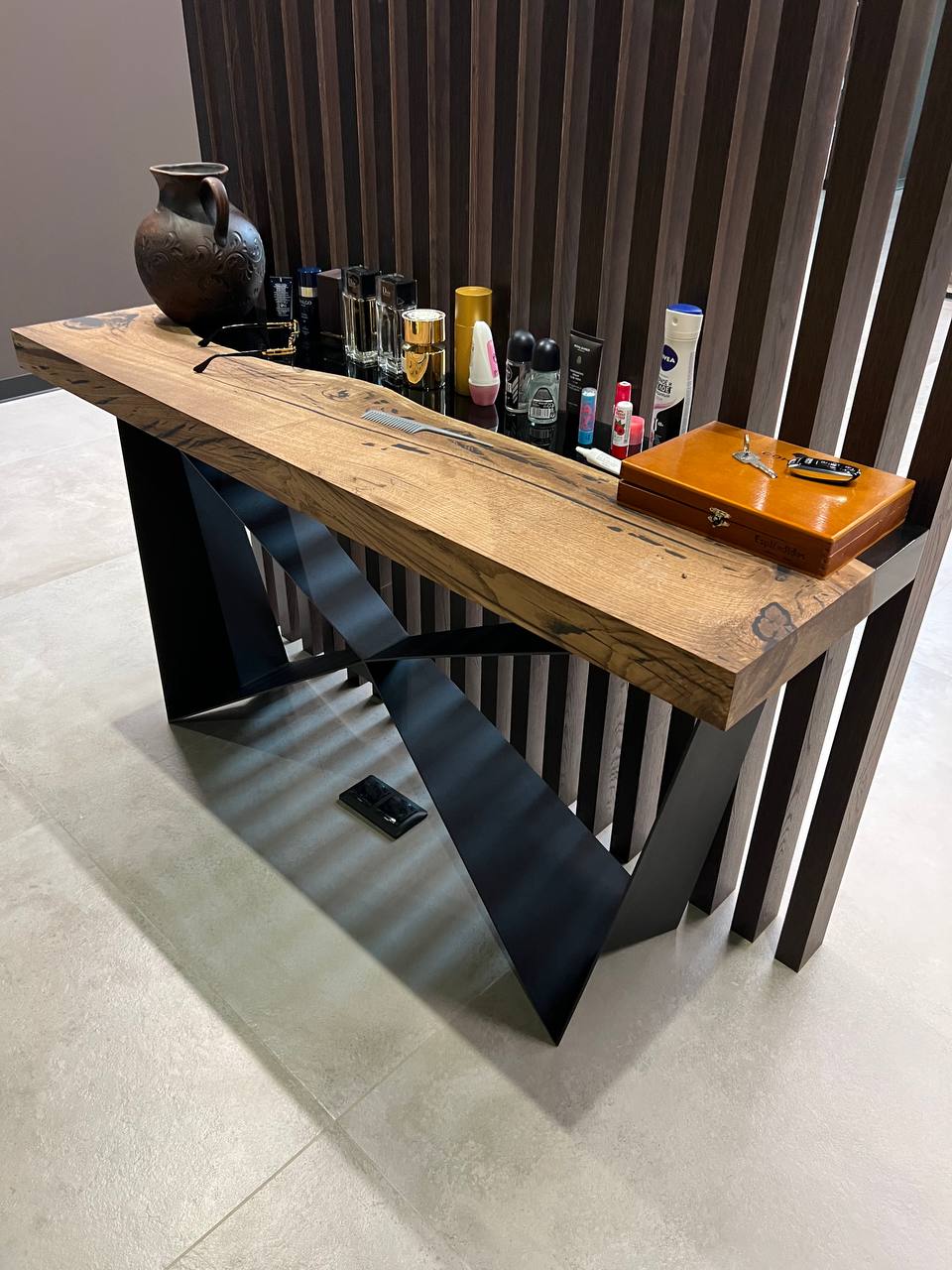 Консоль из скального дуба в глянцевой полировке 2