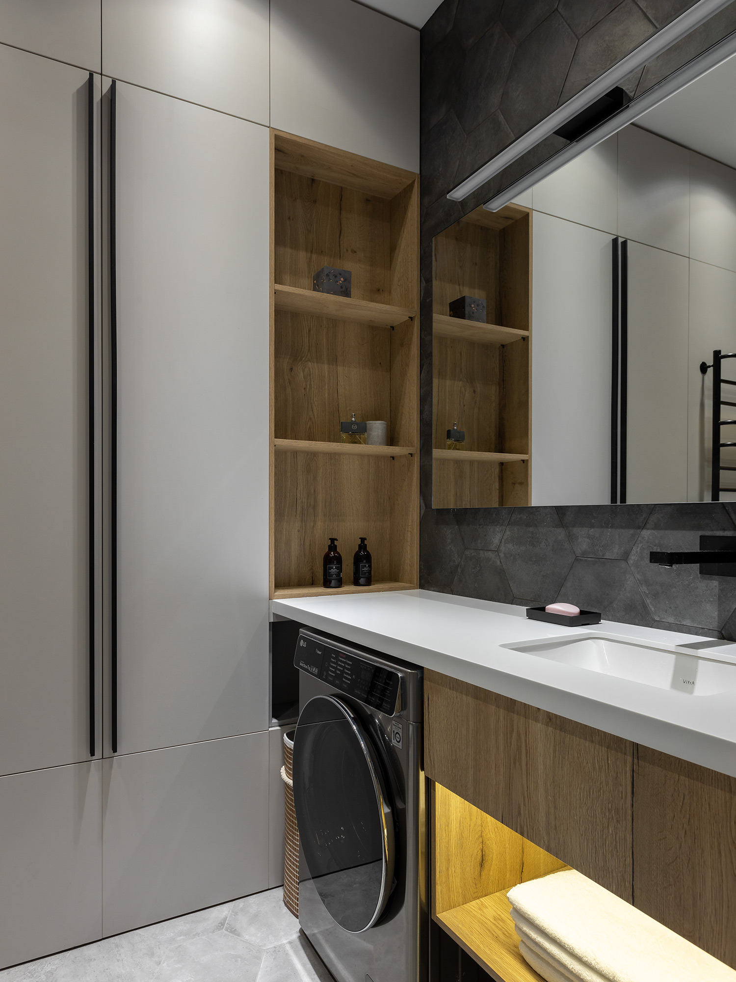 Комплект: тумба под раковину + встроенная полка