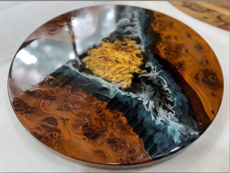 Журнальный стол из карагача с каповой шишкой