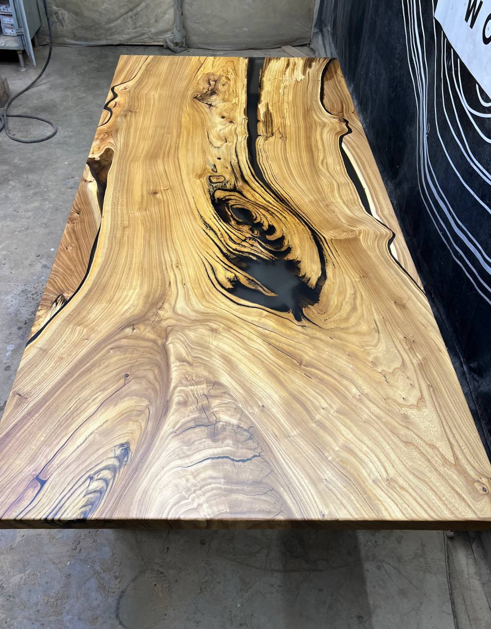 Стол из массива карагача