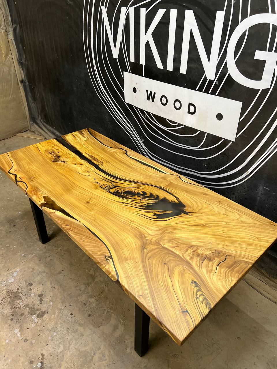 Стол из массива карагача