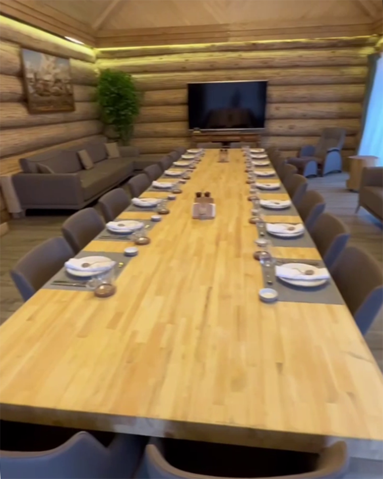 Большой стол из слэба бука