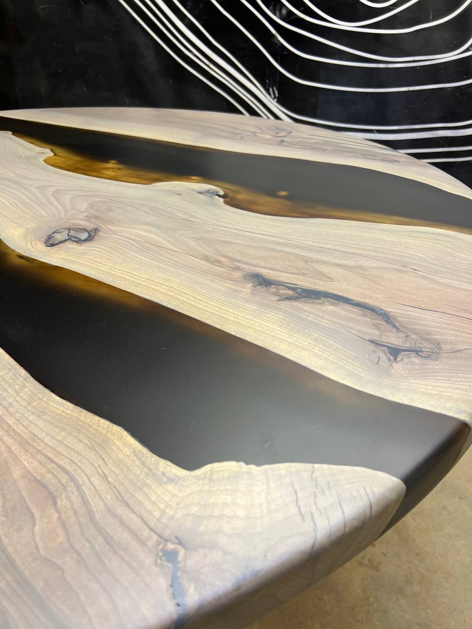 Комплект столов «Семейка» из массива грецкого ореха и полимера 7