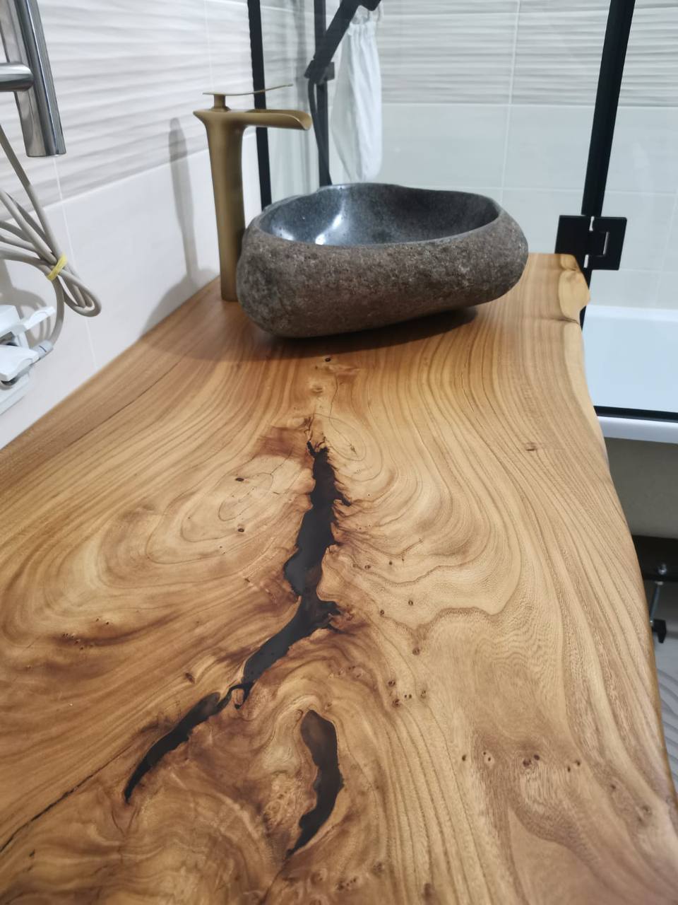 Тумба из массива дуба и металла