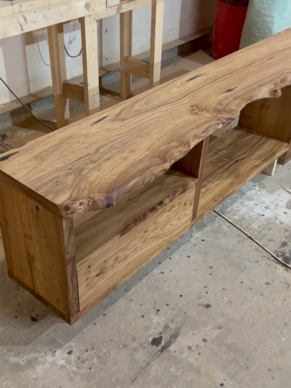 Тумба с выдвижным ящиком с живым краем