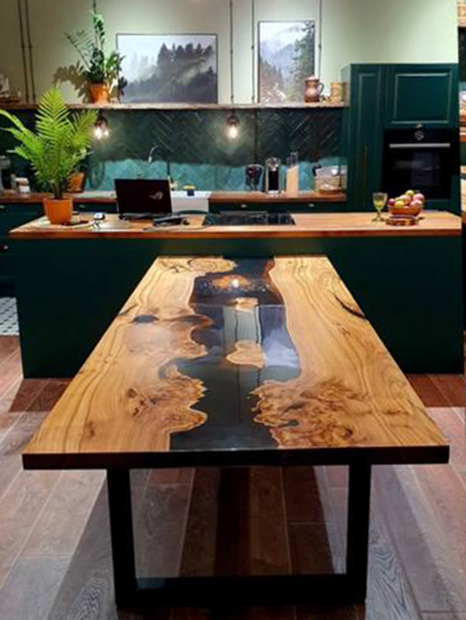 Стол из карагача со смолой