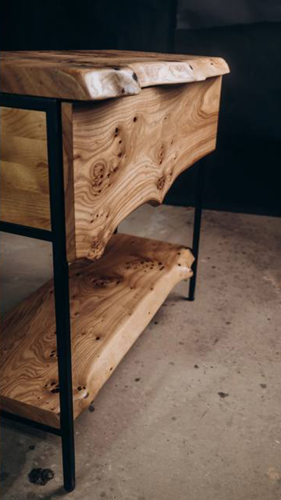 Тумба из азиатского карагача с ящиком и зеркалом 5