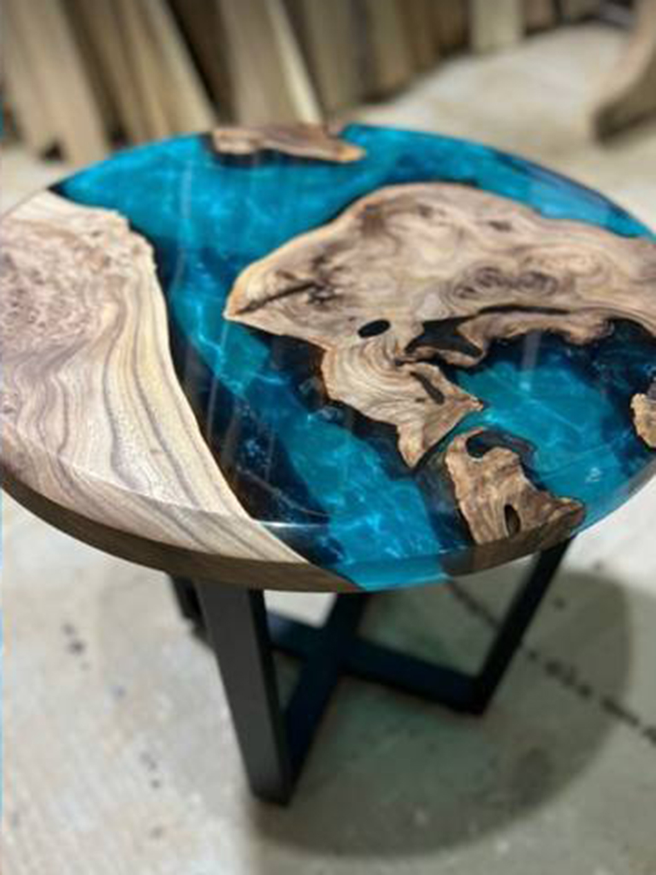 Журнальный стол из дикого карагача с перламутровой заливкой