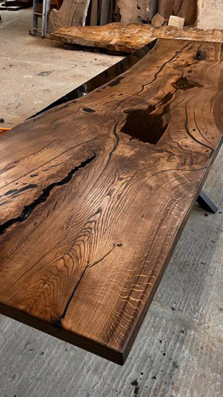 Стол из 200-летнего дуба со смолой по краям 4