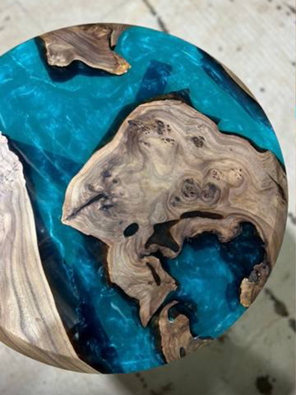 Журнальный стол из дикого карагача с перламутровой заливкой