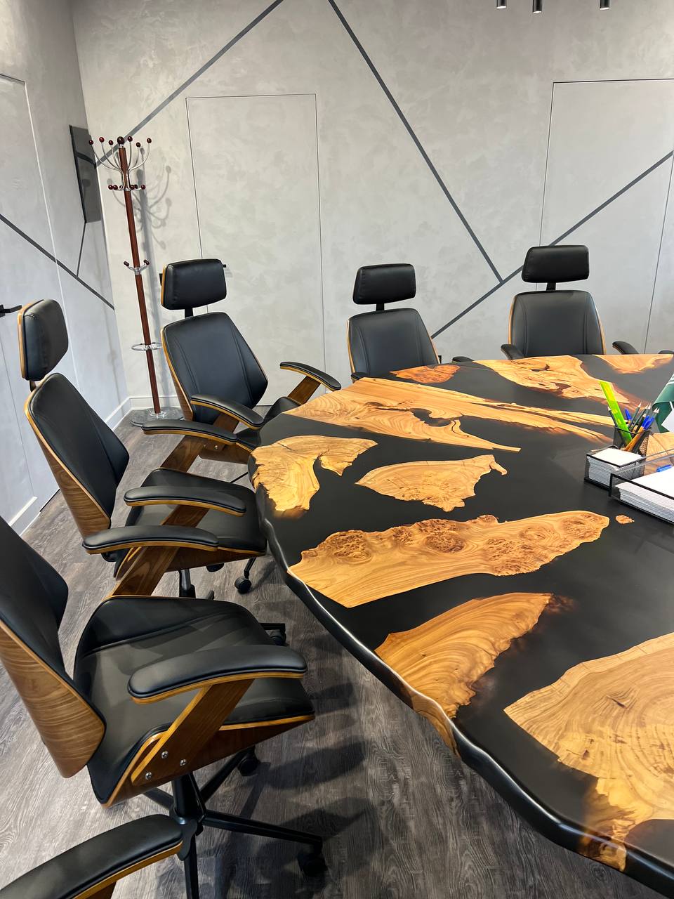 Большой 2500мм Стол из массива карагача со смолой