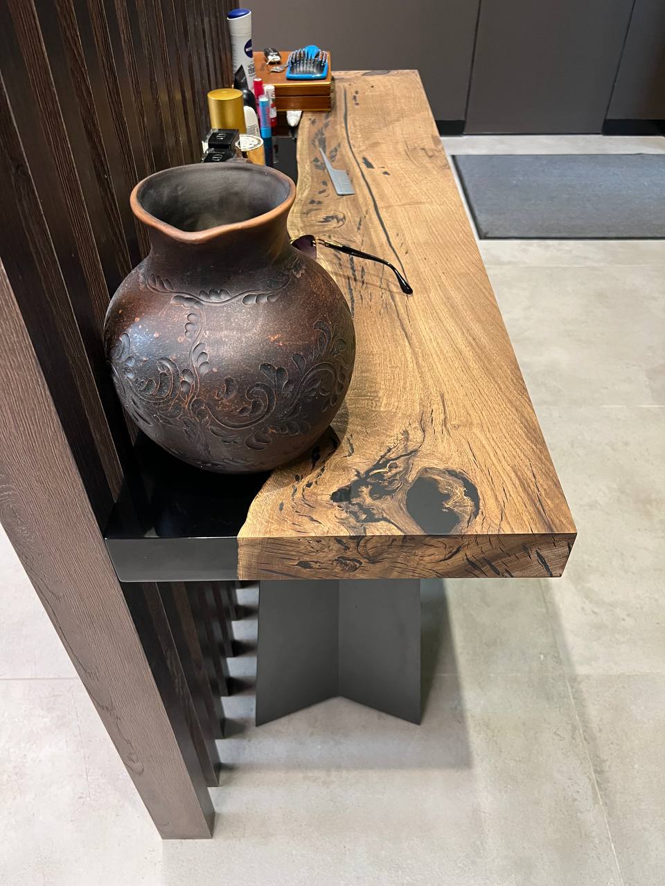 Консоль из скального дуба в глянцевой полировке 3