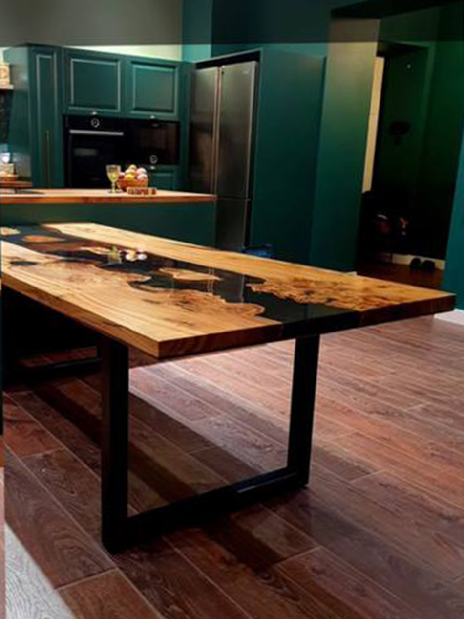 Стол из карагача со смолой 2