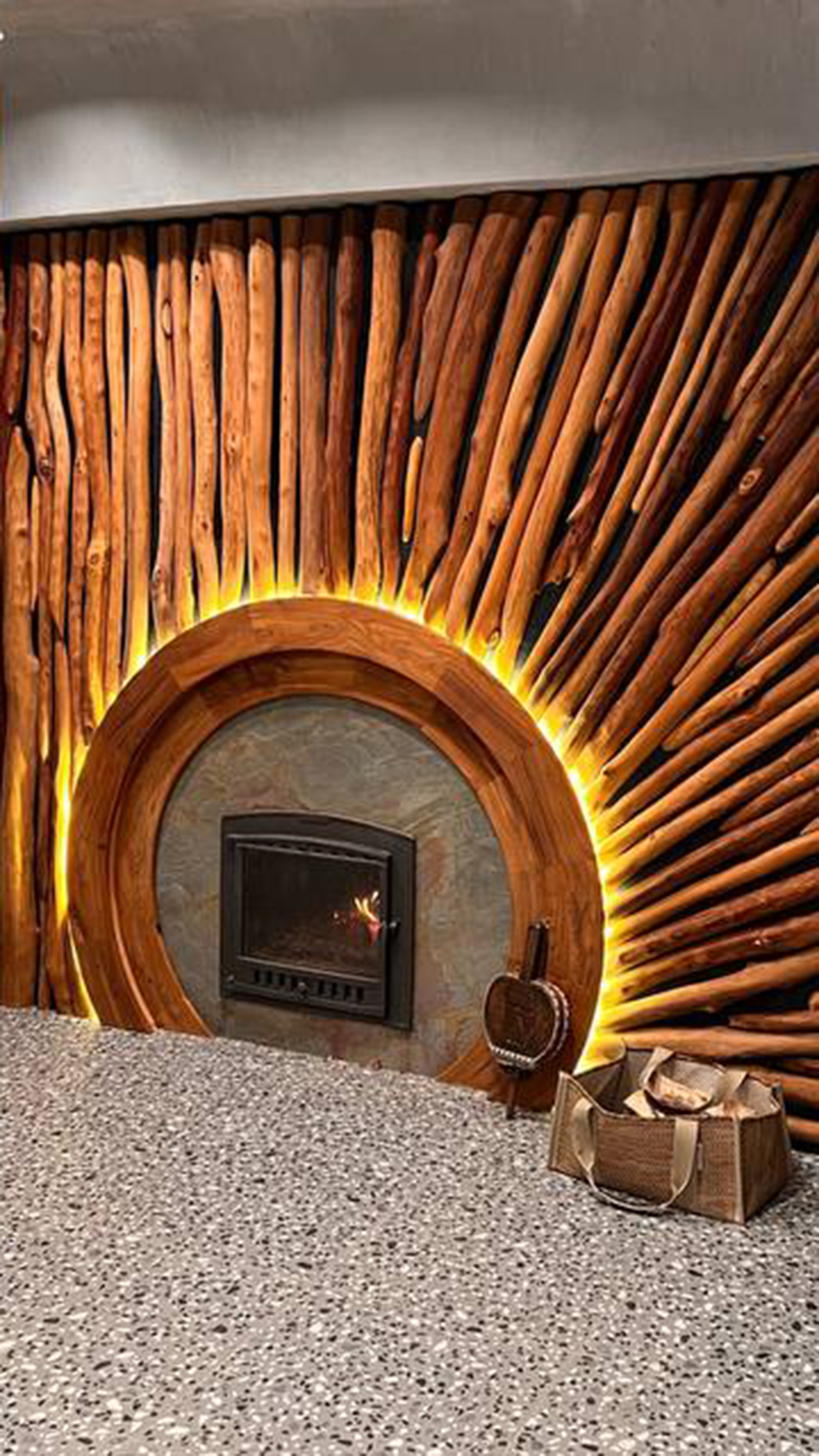 Комплект: стол из лиственницы со скамейками + стол из скального дуба + стены и люстра из столбов карагача 8