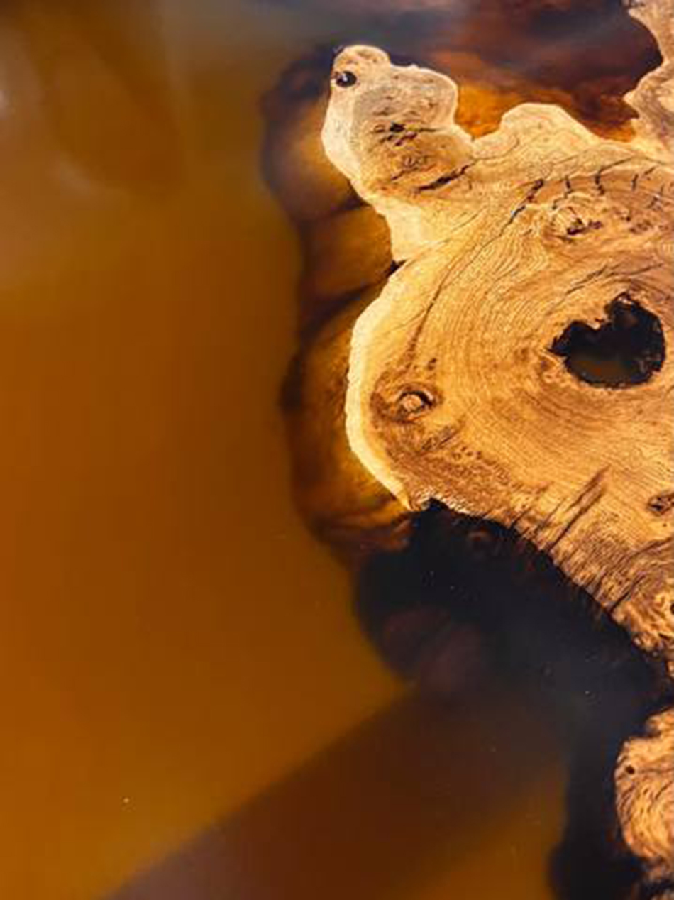 Комплект: стол из лиственницы со скамейками + стол из скального дуба + стены и люстра из столбов карагача 5