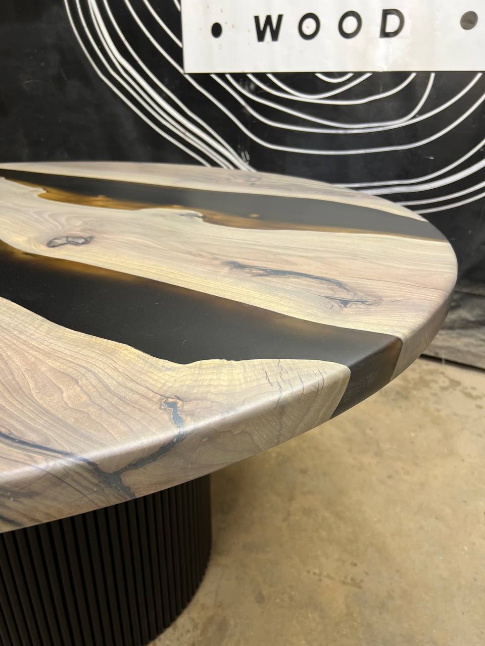 Комплект столов «Семейка» из массива грецкого ореха и полимера