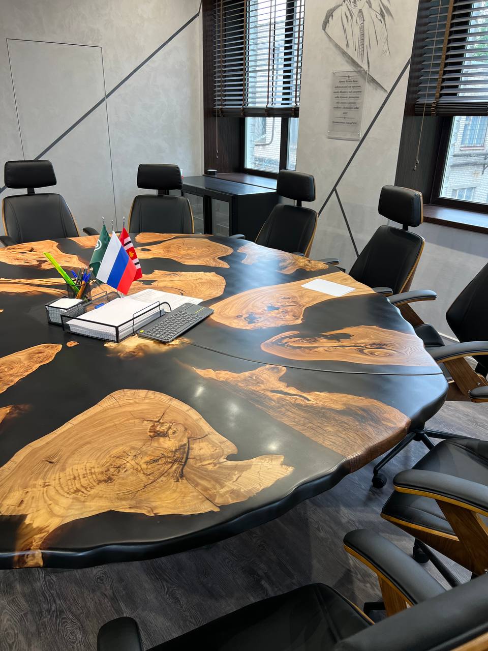 Большой 2500мм Стол из массива карагача со смолой