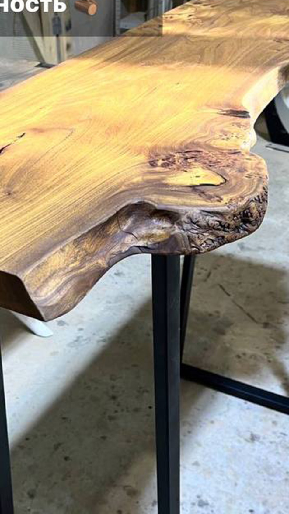 Барный стол из карагача с живым краем 3