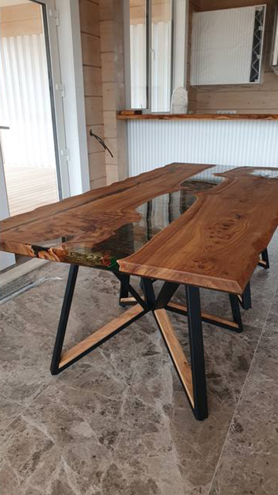 Стол с живыми краями со смолой 6