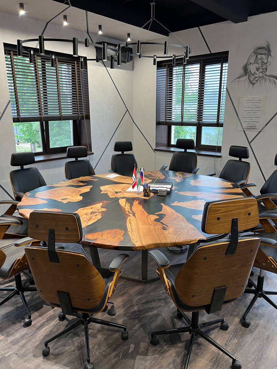 Большой 2500мм Стол из массива карагача со смолой 2