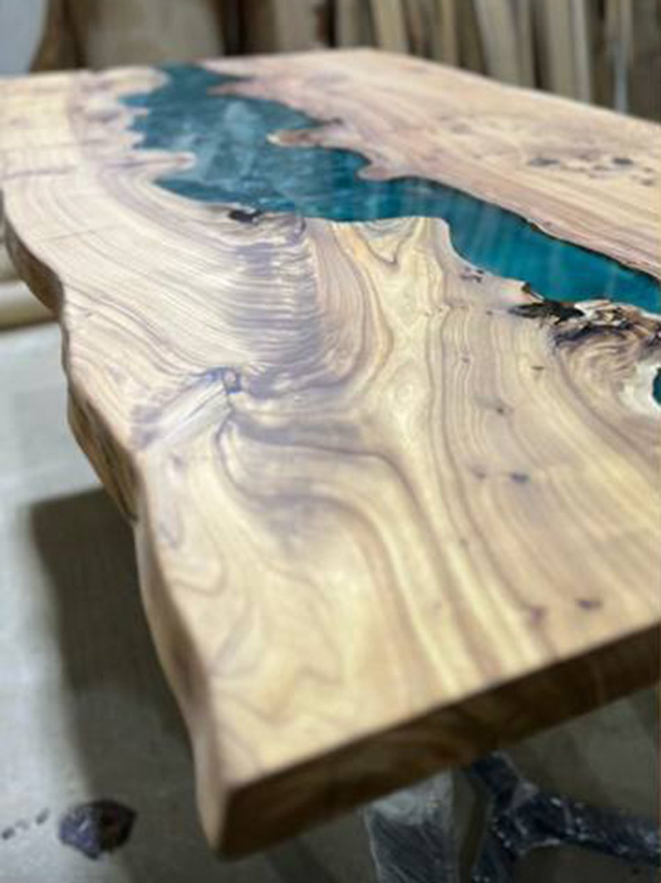 Большой стол с живыми краями и перламутровой заливкой 4