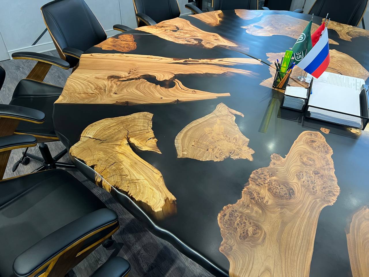 Большой 2500мм Стол из массива карагача со смолой 5