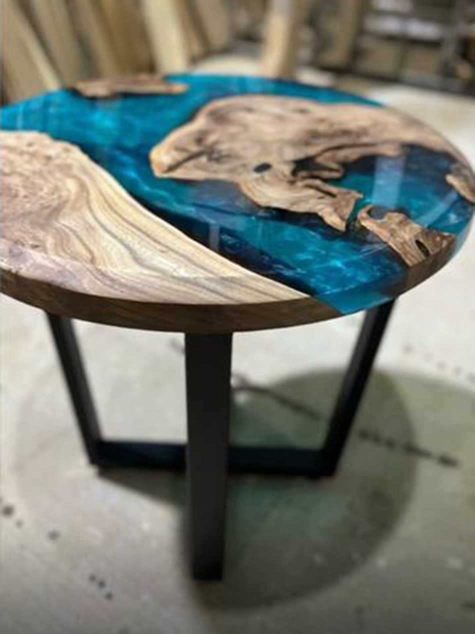 Журнальный стол из дикого карагача с перламутровой заливкой 3